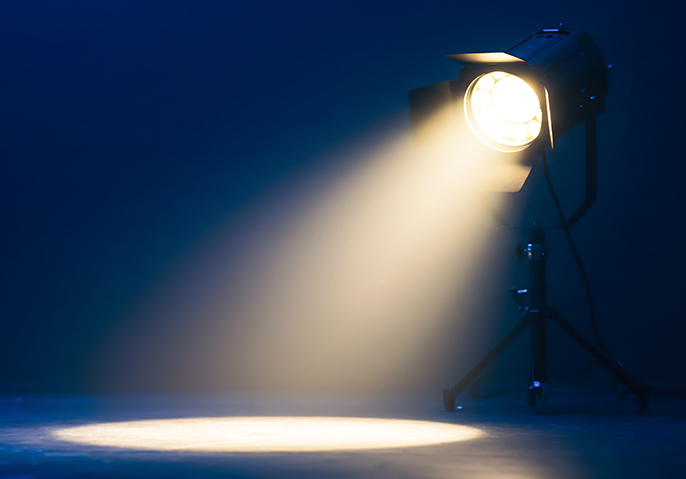 ある面を照明が照らしているイメージ画像